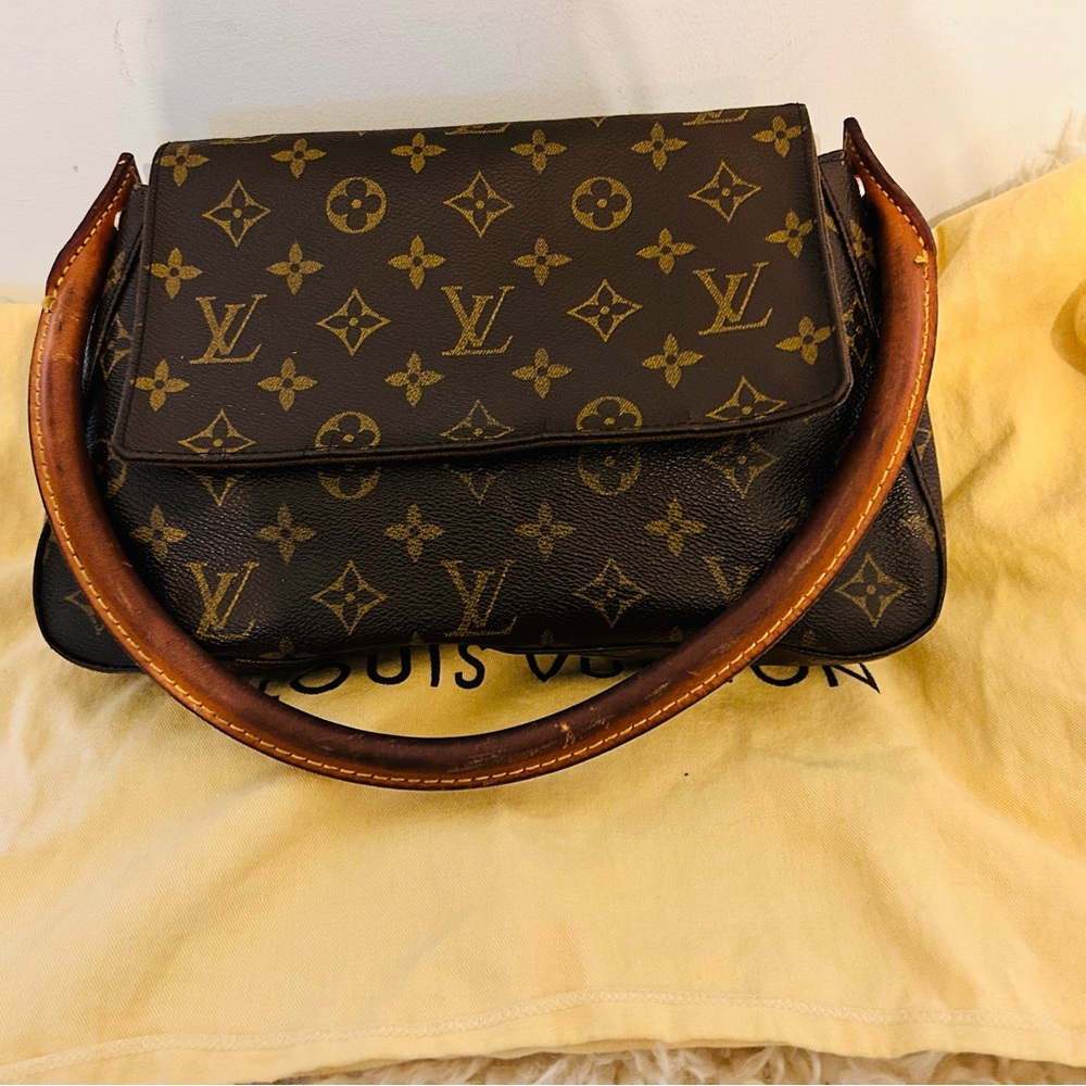 Louis Vuitton Vintage Looping Handbag Monogram
Canvas Mini / brown